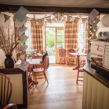 Swan House Tea Room And Bed & Breakfast Lydney Esterno foto