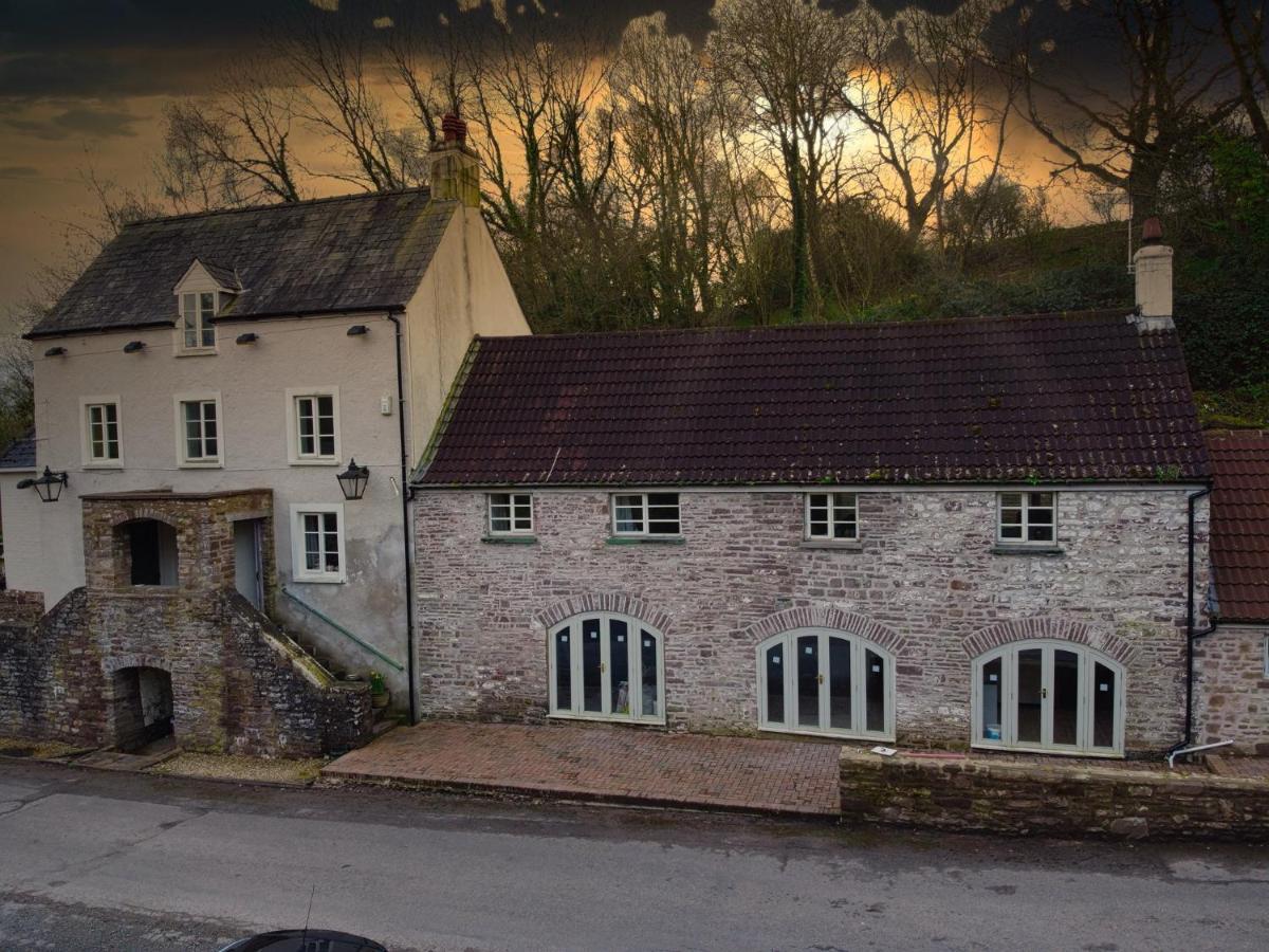 Swan House Tea Room And Bed & Breakfast Lydney Esterno foto